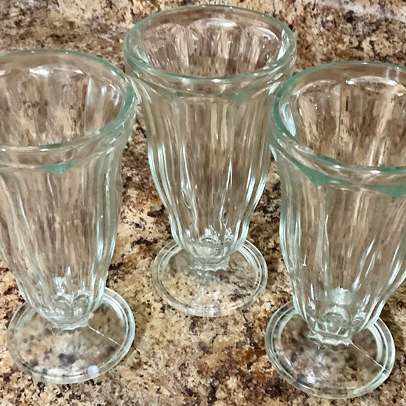 Vintage Kig Malaysia Set 3 Pressed Glass Ice Cream Sundae Glasses - Picture 2 of 6